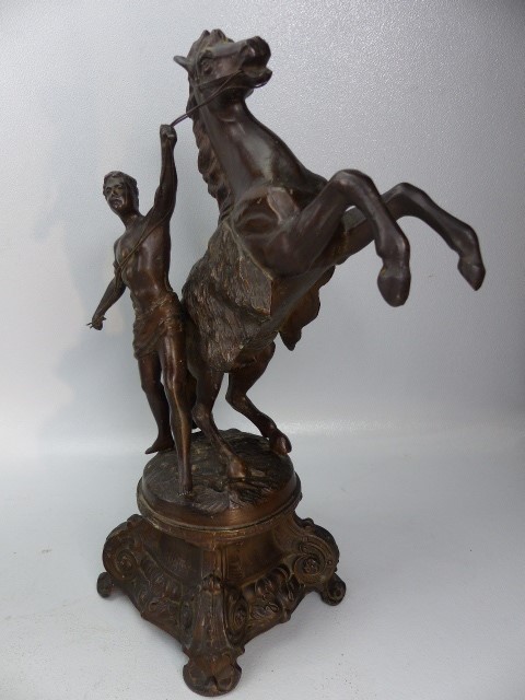 Bronzed French mantle clock with Marly style matching rearing horse garniture - Image 5 of 5