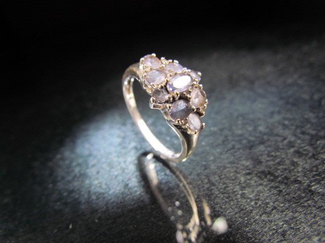 9ct Gold Tanzanite cluster ring in white gold. Approx size R - Image 3 of 4