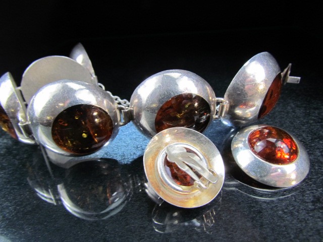 Contemporary Amber & silver Jewellery set comprising earrings and bracelet makers mark TM in a heart - Image 3 of 3