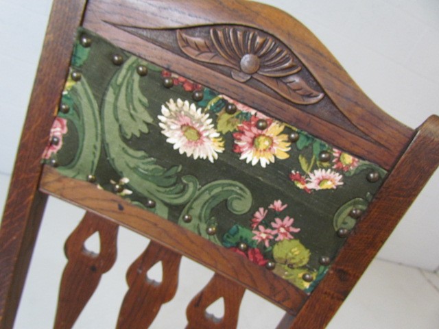 Floral upholstered vintage chair - Image 4 of 4