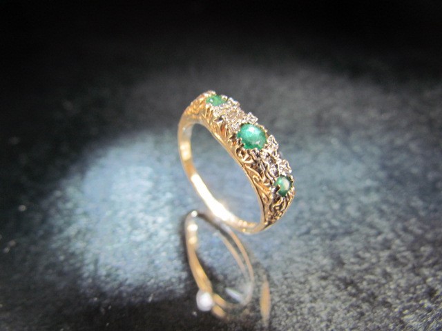 9ct Gold Emerald and Diamond ring Approx size - O - Image 3 of 5