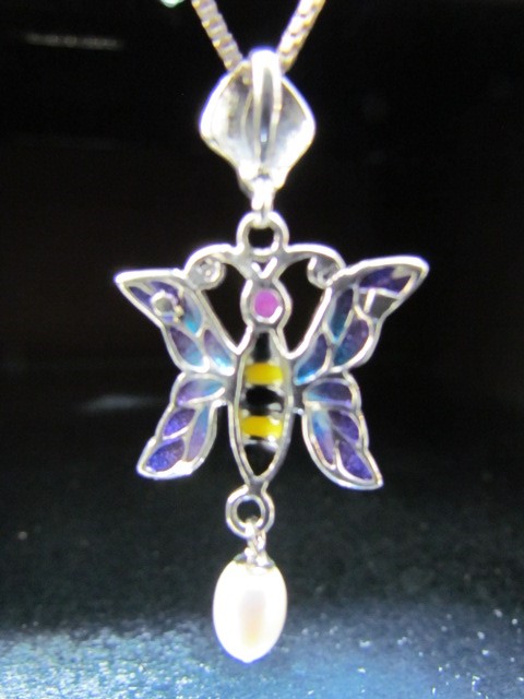 Silver Pliq-a-jour bug pendant necklace - Image 3 of 3