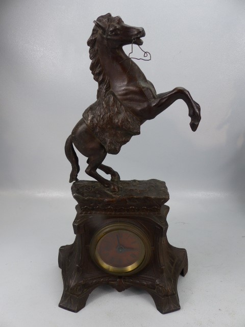 Bronzed French mantle clock with Marly style matching rearing horse garniture - Image 3 of 5