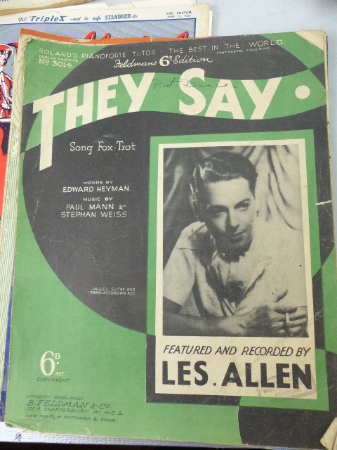 Selection of Vintage Pre-War Ephemera to include Magazines and booklets - Image 8 of 11