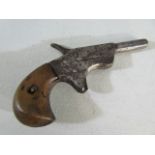 Muff/Parlour pistol with wooden grip