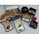 Quantity of costume jewellery, some boxed sets