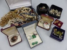 Quantity of costume jewellery, some boxed sets