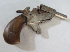 Muff/Parlour pistol with wooden grip