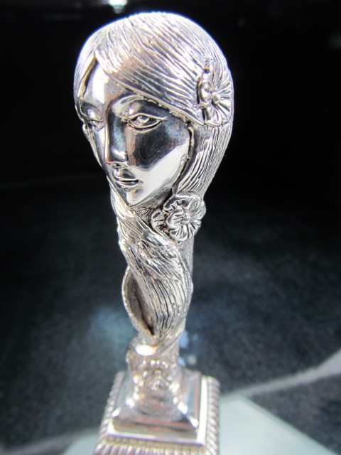 Silver plated art nouveau style figure of a lady in the form of a seal - Image 3 of 4