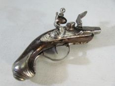 Flintlock Pistol: Early 19th Century Flintlock Muff/pocket pistol with canon barrel and silver