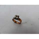 9ct Gold ring set with Georgian paste stone (approx 3g)