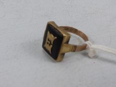 9ct Gold Birmingham Hallmarked 1886 Onyx ring set with a Gold Letter E (approx 5.2g)