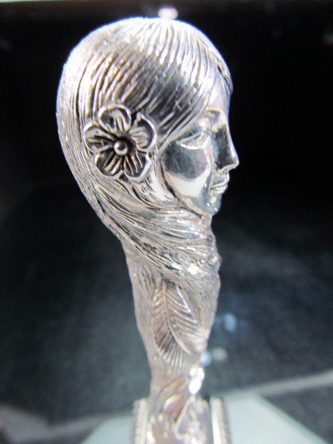 Silver plated art nouveau style figure of a lady in the form of a seal - Image 4 of 4