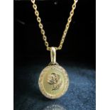 Yellow gold pendant necklace with embossed flower head decoration