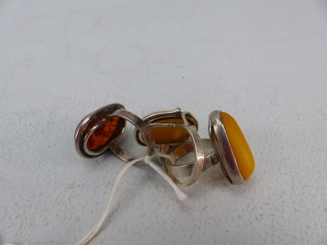 Three Silver rings Set with Amber & Butterscotch Amber - Image 2 of 5