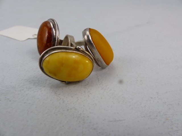 Three Silver rings Set with Amber & Butterscotch Amber - Image 5 of 5