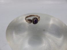 Silver 925 ladies ring set with Amethyst stone and decorated with silver leafs to shoulders