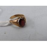 9ct Gold hallmarked Chester 1916 Gents claw set Garnet ring (total weight approx 5g)