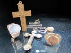 Jewellery consisting of two crucifixes and two rings, one hallmarked 9ct gold 375 (approx 2.2g)