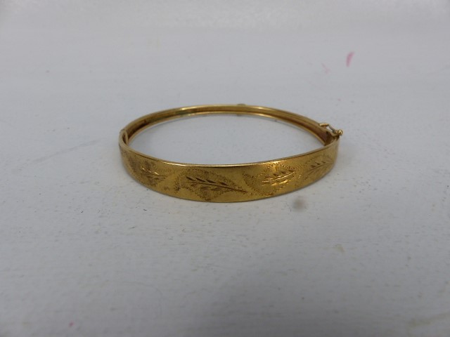 9ct Gold Bracelet with floral Leaf design (approx 6.3g)