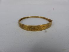 9ct Gold Bracelet with floral Leaf design (approx 6.3g)