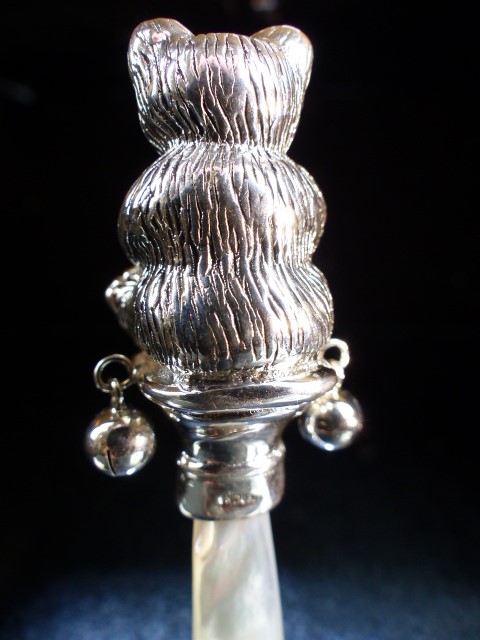 Sterling silver and mother of pearl babies rattle - Image 4 of 4