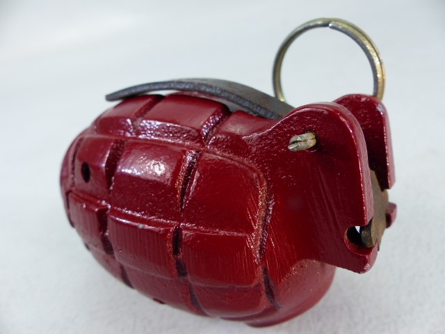 A WWII Mills No.36 hand grenade - demo/practice model with original pin - Image 5 of 5