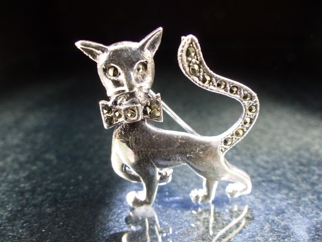 Silver and CZ brooch in the form of a cat set with marcasites