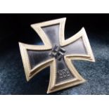Nazi WWII medal Swastika emblem 1939