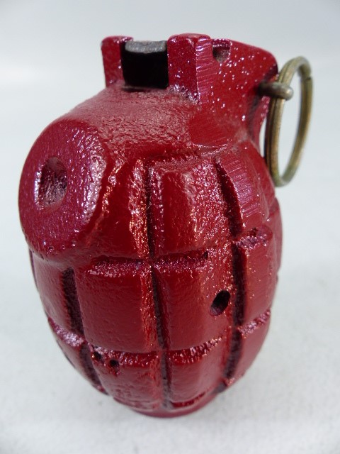 A WWII Mills No.36 hand grenade - demo/practice model with original pin - Image 3 of 5