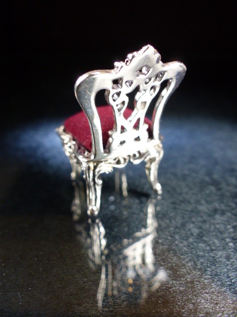 Silver pincushion in the form of a miniature chair - Image 4 of 5
