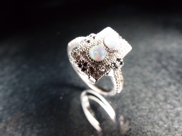 Silver, CZ and Opal panelled dress ring - Image 2 of 4