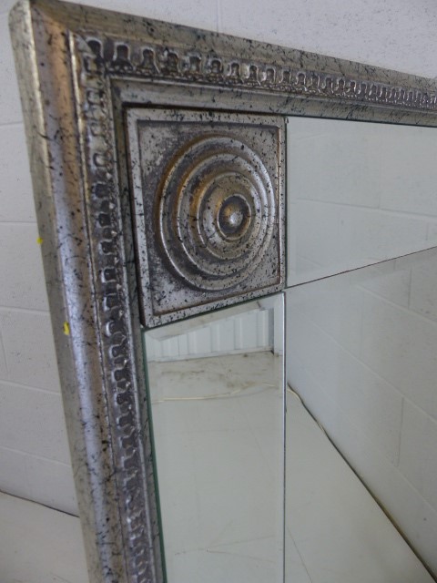 Contemporary mirror with silver coloured surround approx. 100cm x 75cm - Image 2 of 4