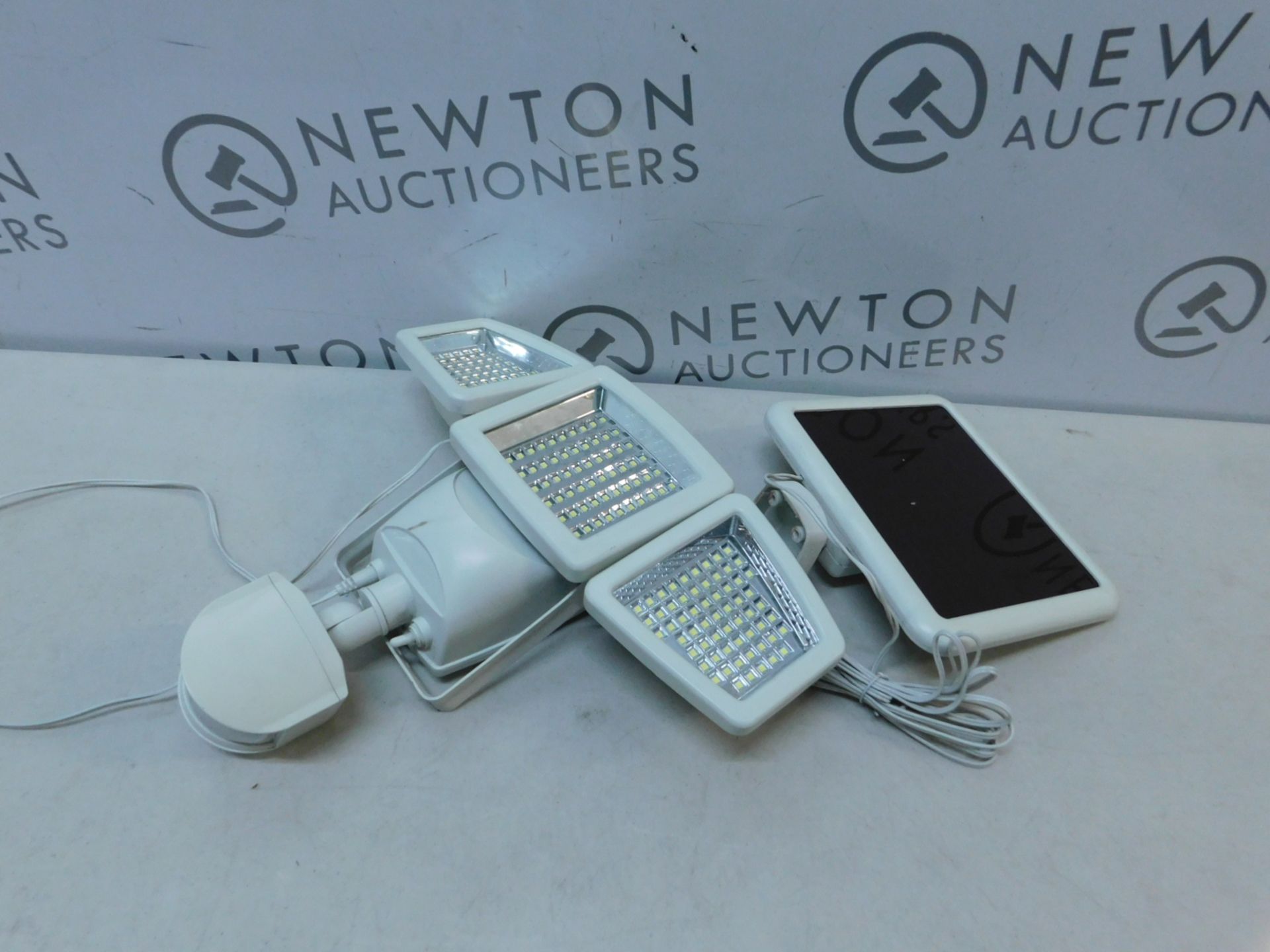 1 SUNFORCE 150 LED TRIPLE HEAD SOLAR MOTION ACTIVATED LIGHT RRP £119.99