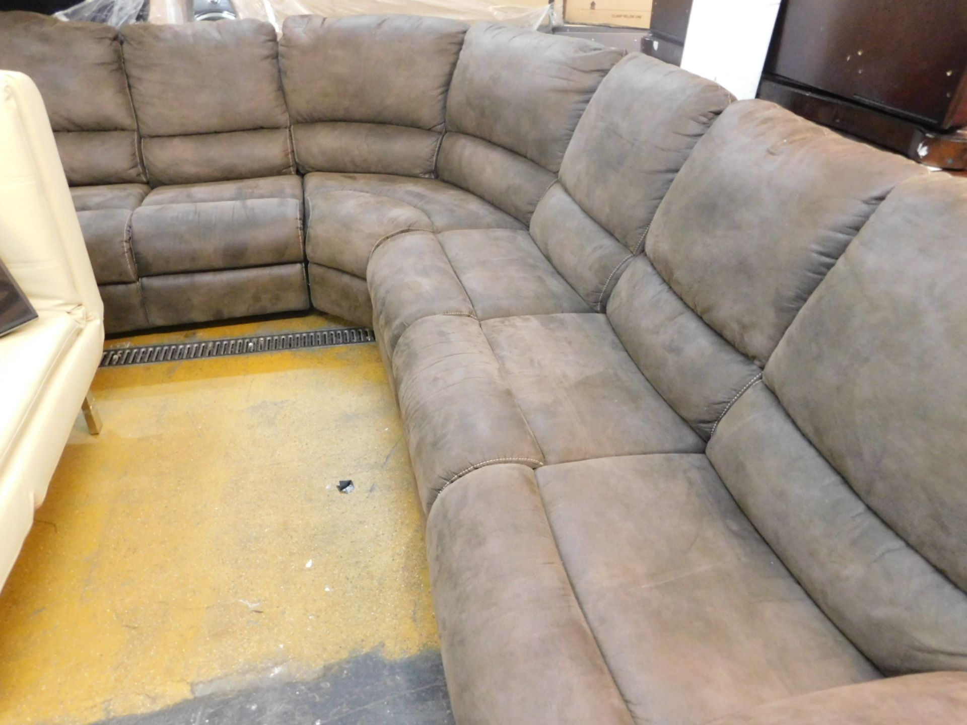 1 BROWN SUEDE FABRIC 7 SEATER SECTIONAL RECLINING CORNER SUITE RRP £1599 (EXCELLENT CONDITION)