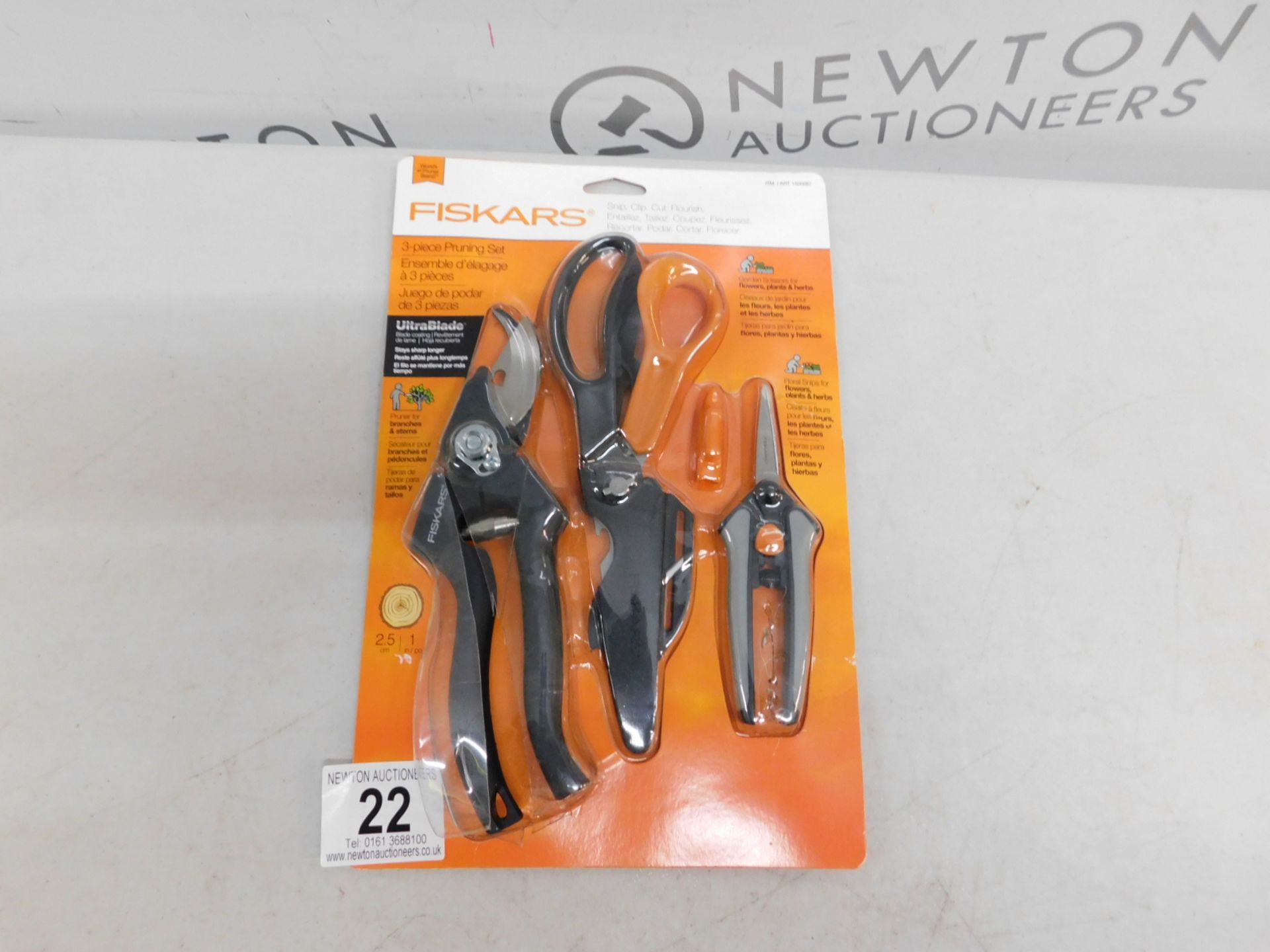 1 PACK OF FISKARS 3-PIECE PRUNING SET RRP £39.99