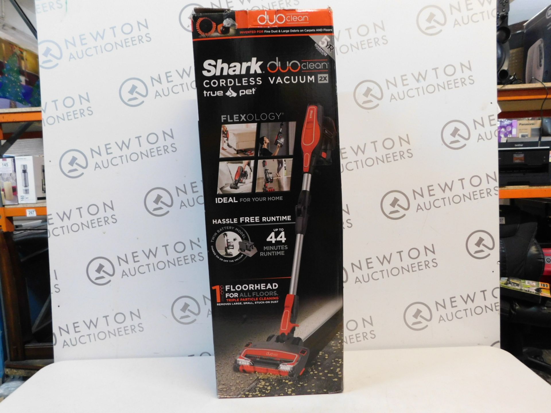 1 BOXED SHARK IF200UKT DUOCLEAN CORDLESS VACUUM CLEANER RRP £279.99