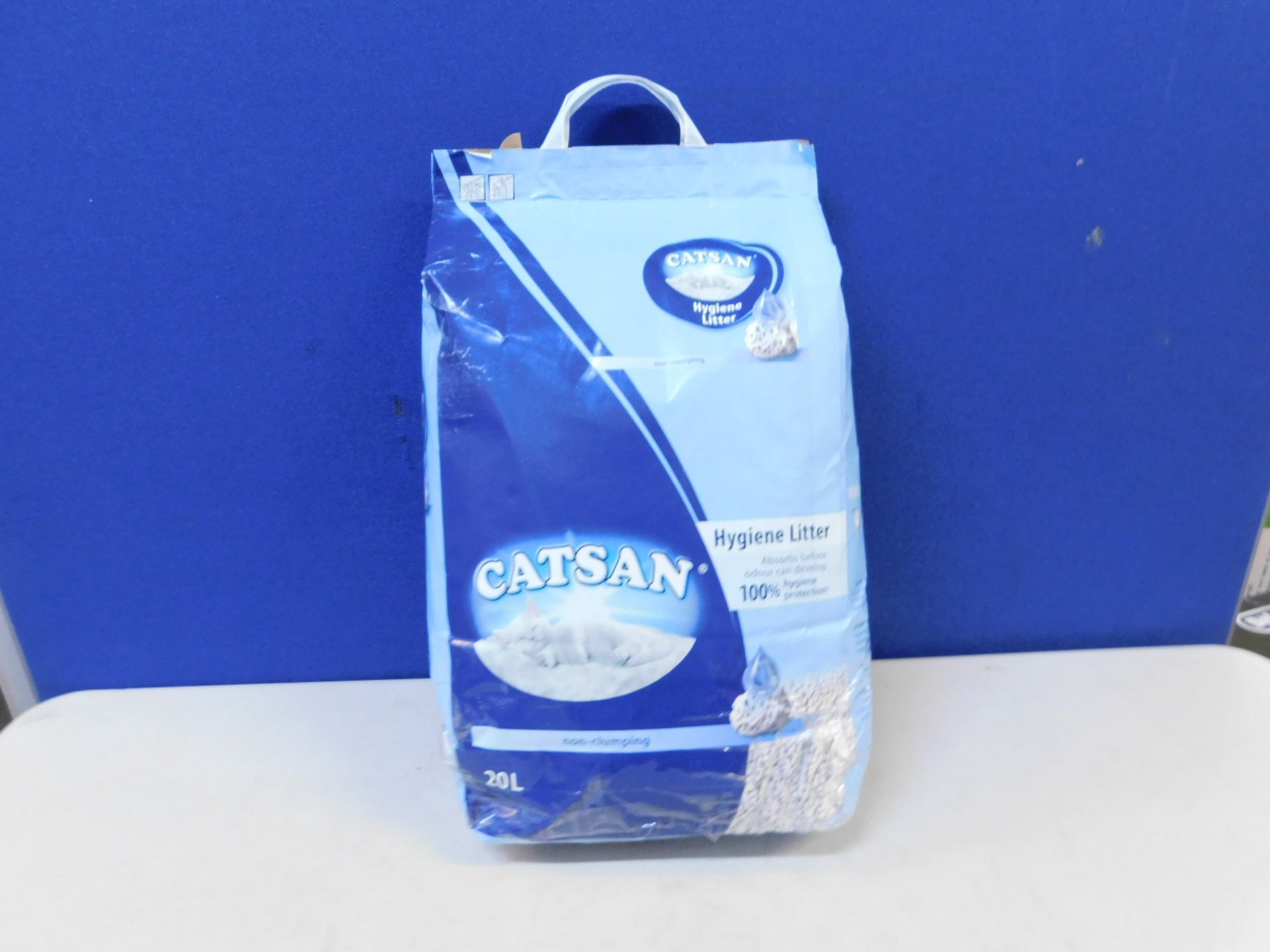 1 BAG OF CATSAN CAT LITTER RRP £34.99