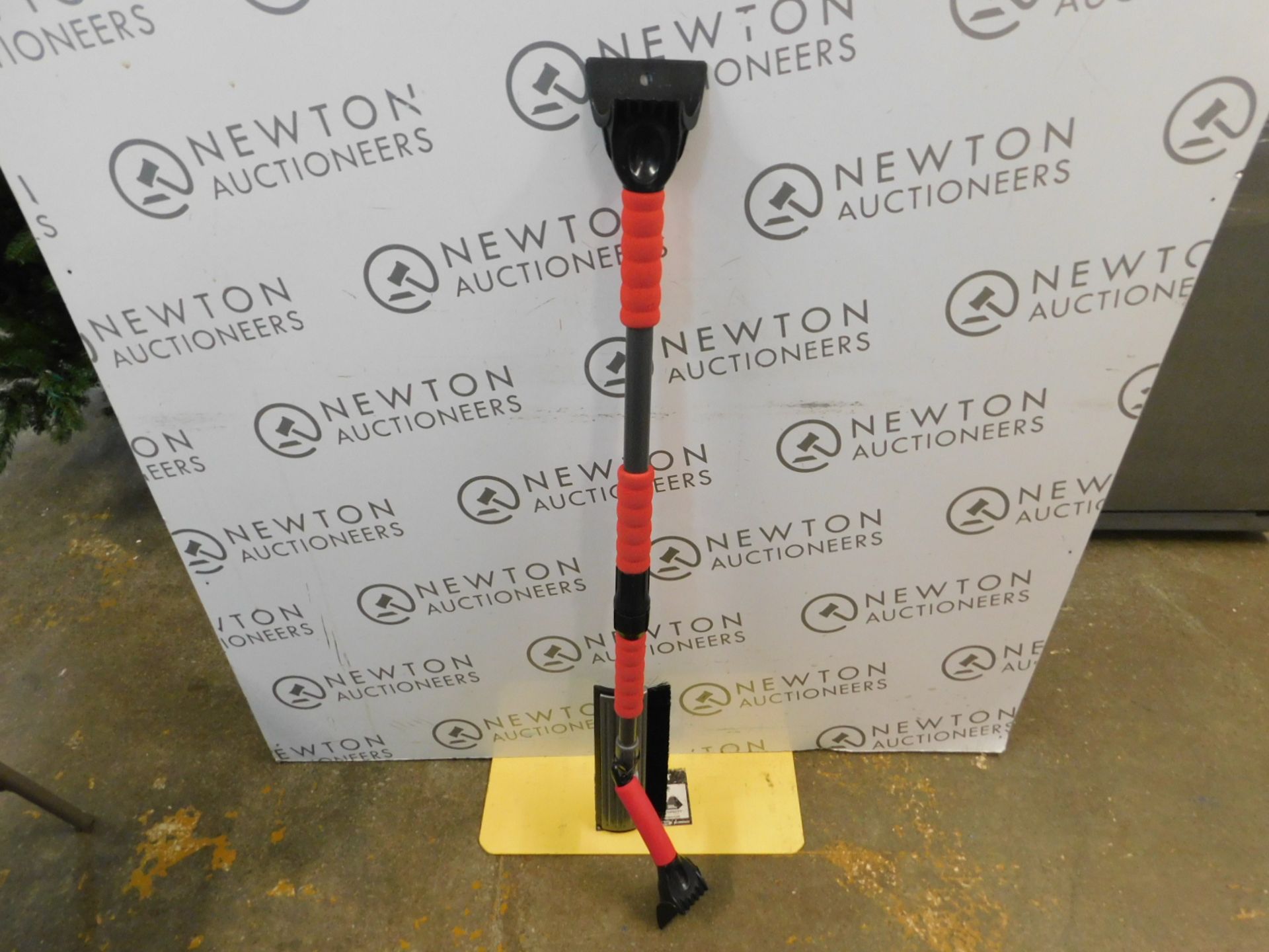 1 SUB ZERO PIVOTING SNOWBROOM EXTENDS UPTO 60" RRP £32.99