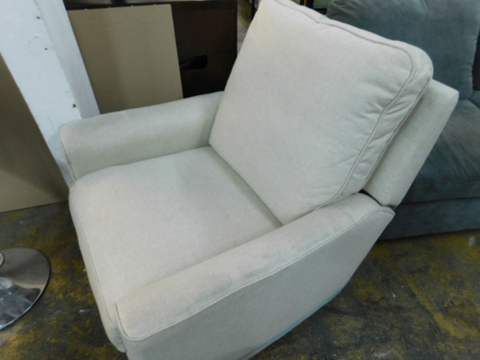 1 TRUE INNOVATIONS FABRIC CREAM ROCKER RECLINER CHAIR RRP £299