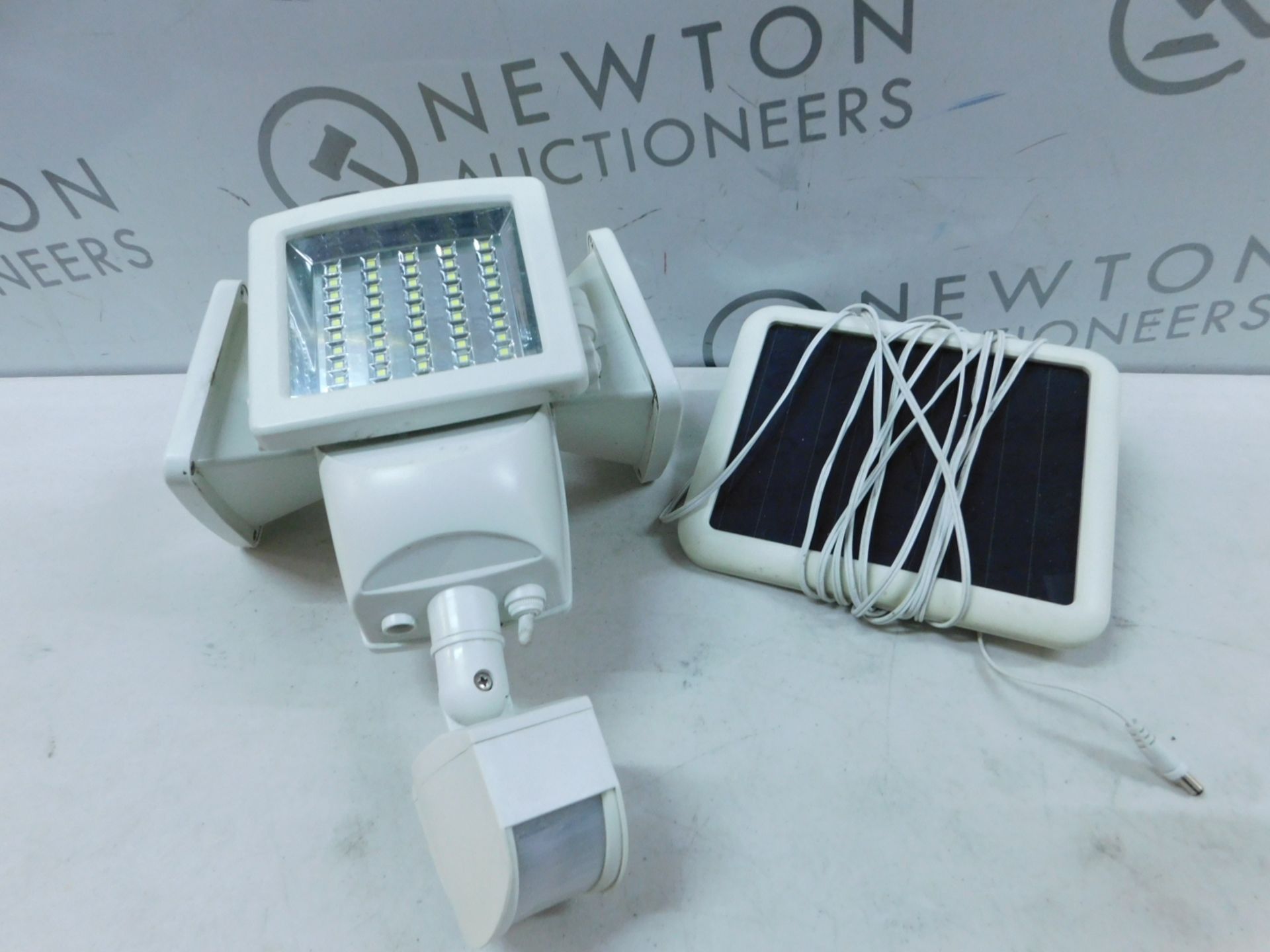 1 SUNFORCE 150 LED TRIPLE HEAD SOLAR MOTION ACTIVATED LIGHT RRP £119.99