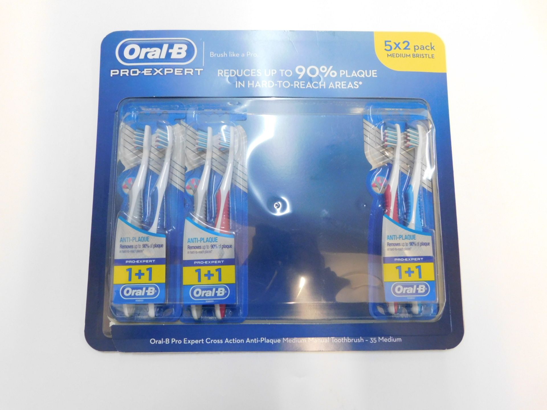 1 PACK OF 6 ORAL-B CROSS ACTION TOOTHBRUSHES RRP £29.99