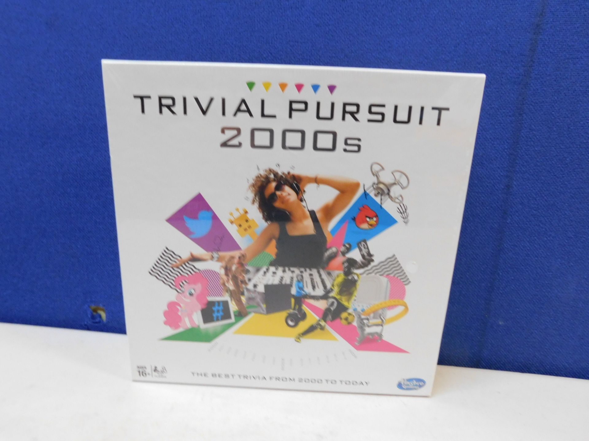 1 BRAND NEW BOXED TRIVIAL PURSUIT 2000S BOARD GAME RRP £39.99