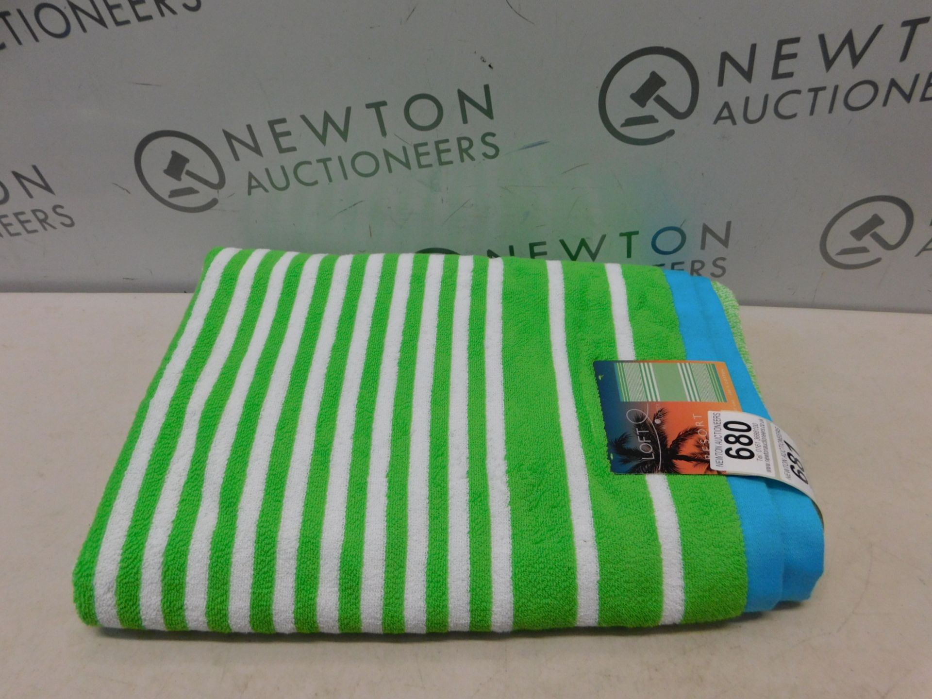 1 BRAND NEW LOFTEX PREMIUM LIME GREEN & WHITE BEACH RESORT TOWEL RRP £24.99