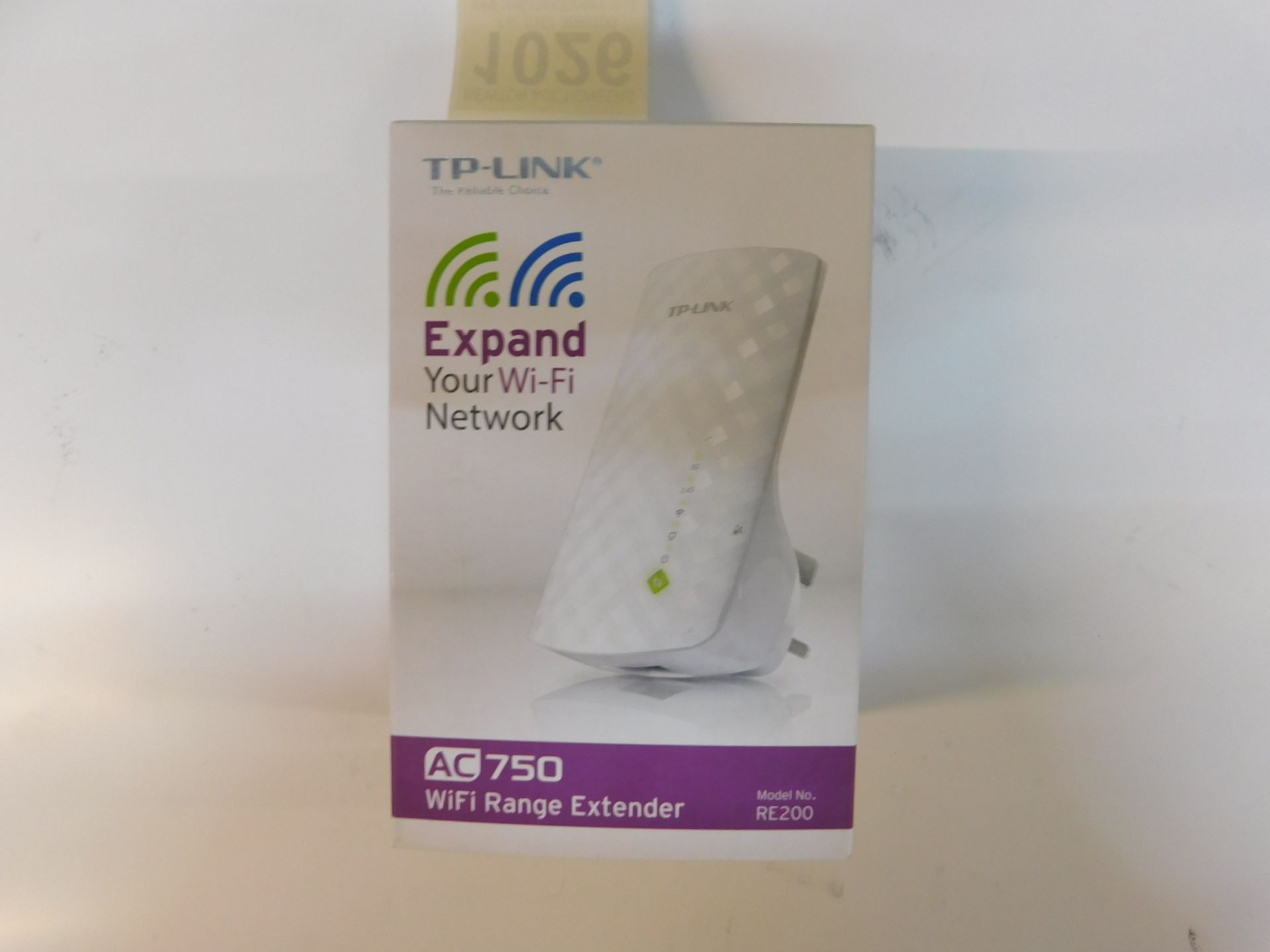1 BOXED TP-LINK WIFI EXTENDER MODEL AC750 RRP £44.99