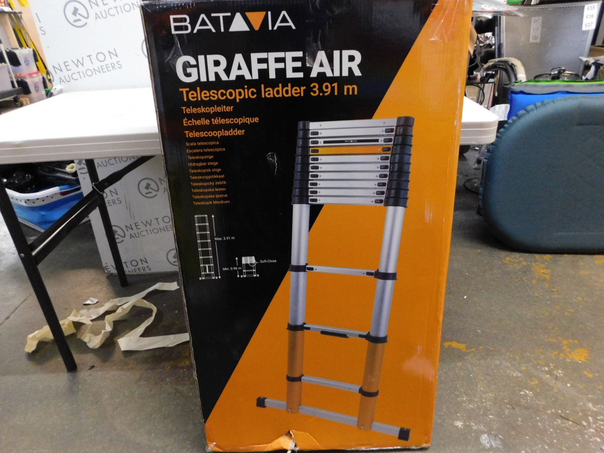 1 BOXED BATAVIA TELESCOPIC LADDER RRP £149.99