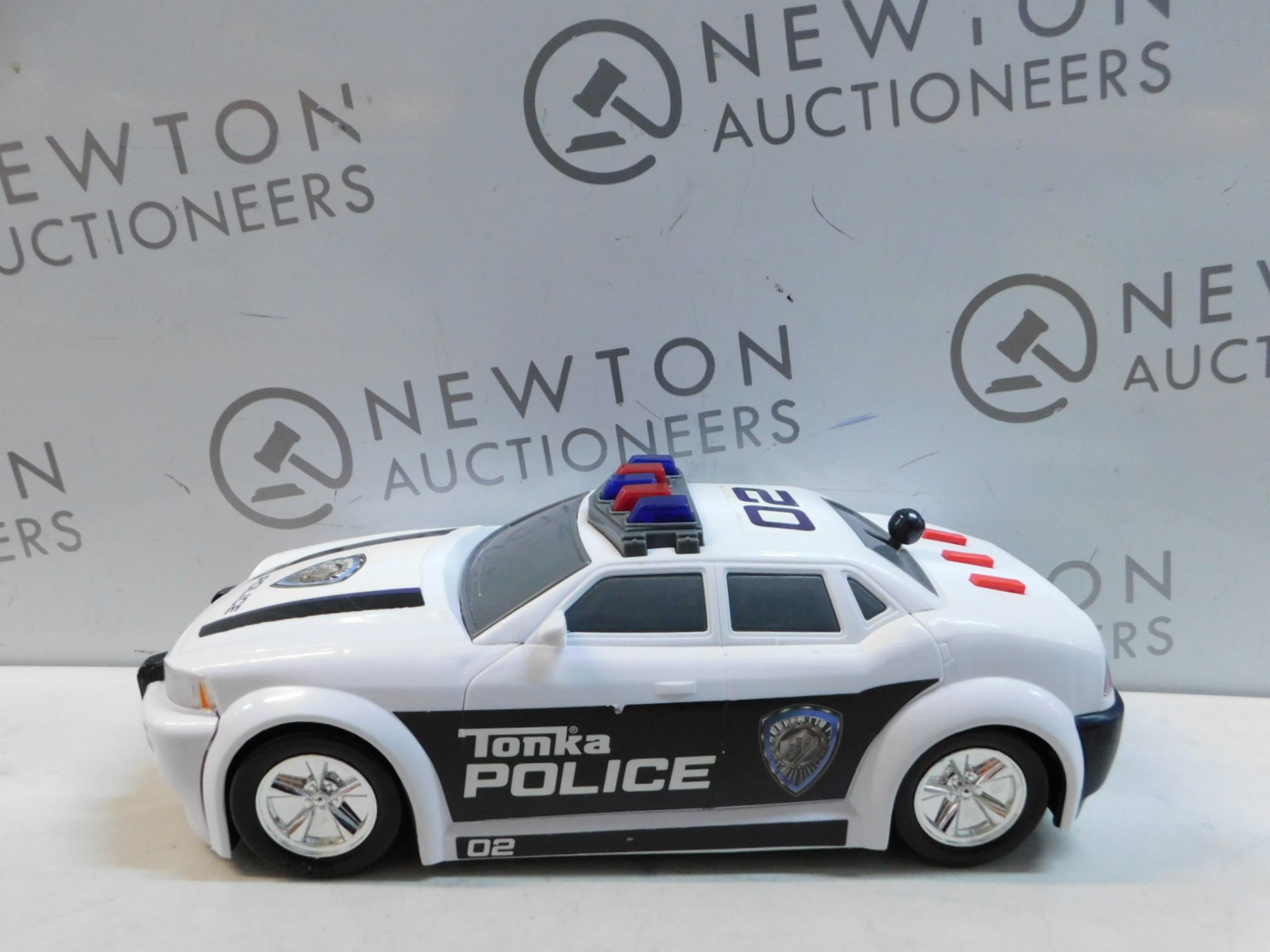 1 TONKA MIGHTY MOTORISED POLICE CAR RRP Â£34.99