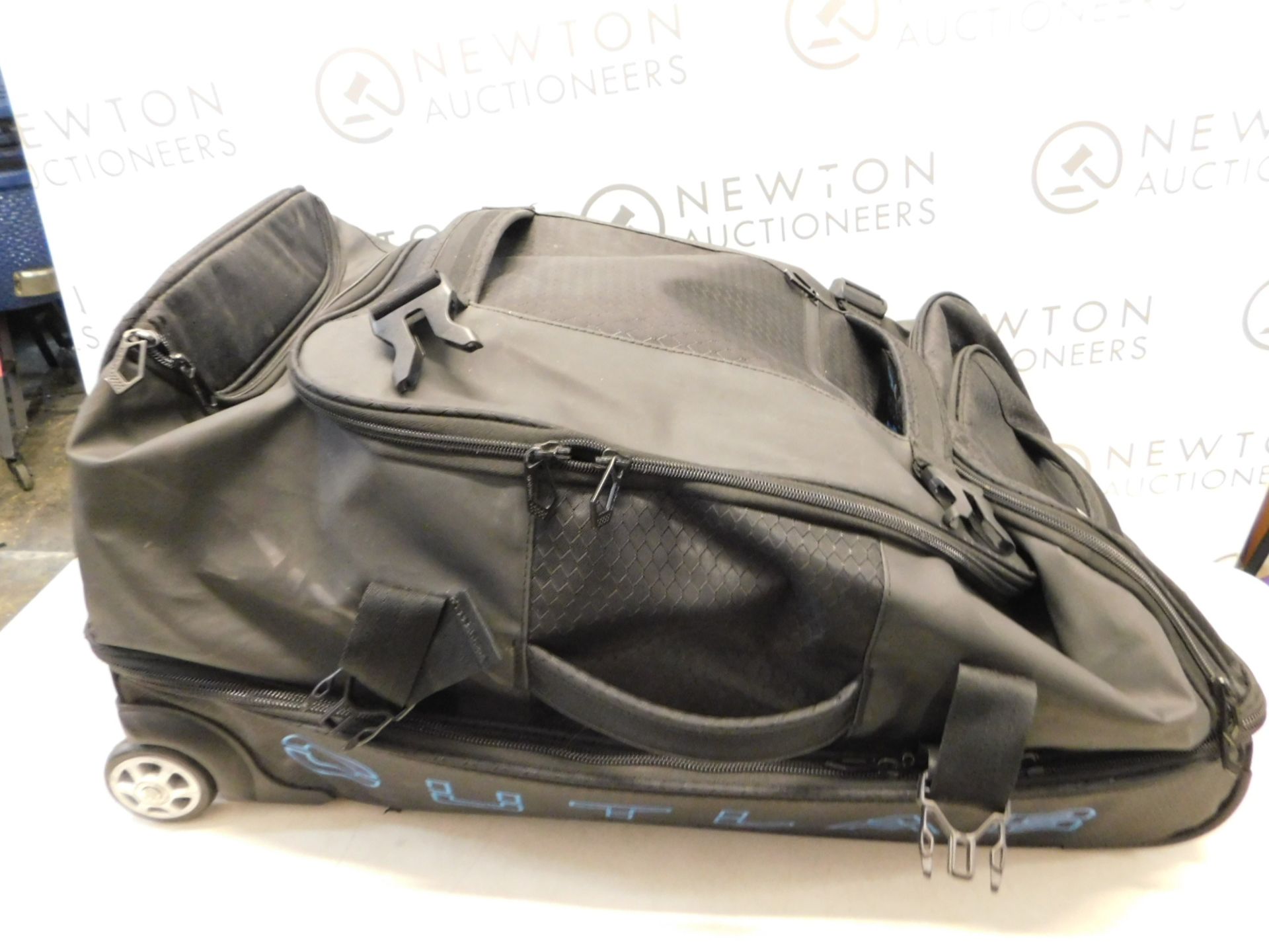 1 BOXED SAMSONITE OUTLAB EXTRA KARGO ROLLING DUFFEL RRP Â£89.99