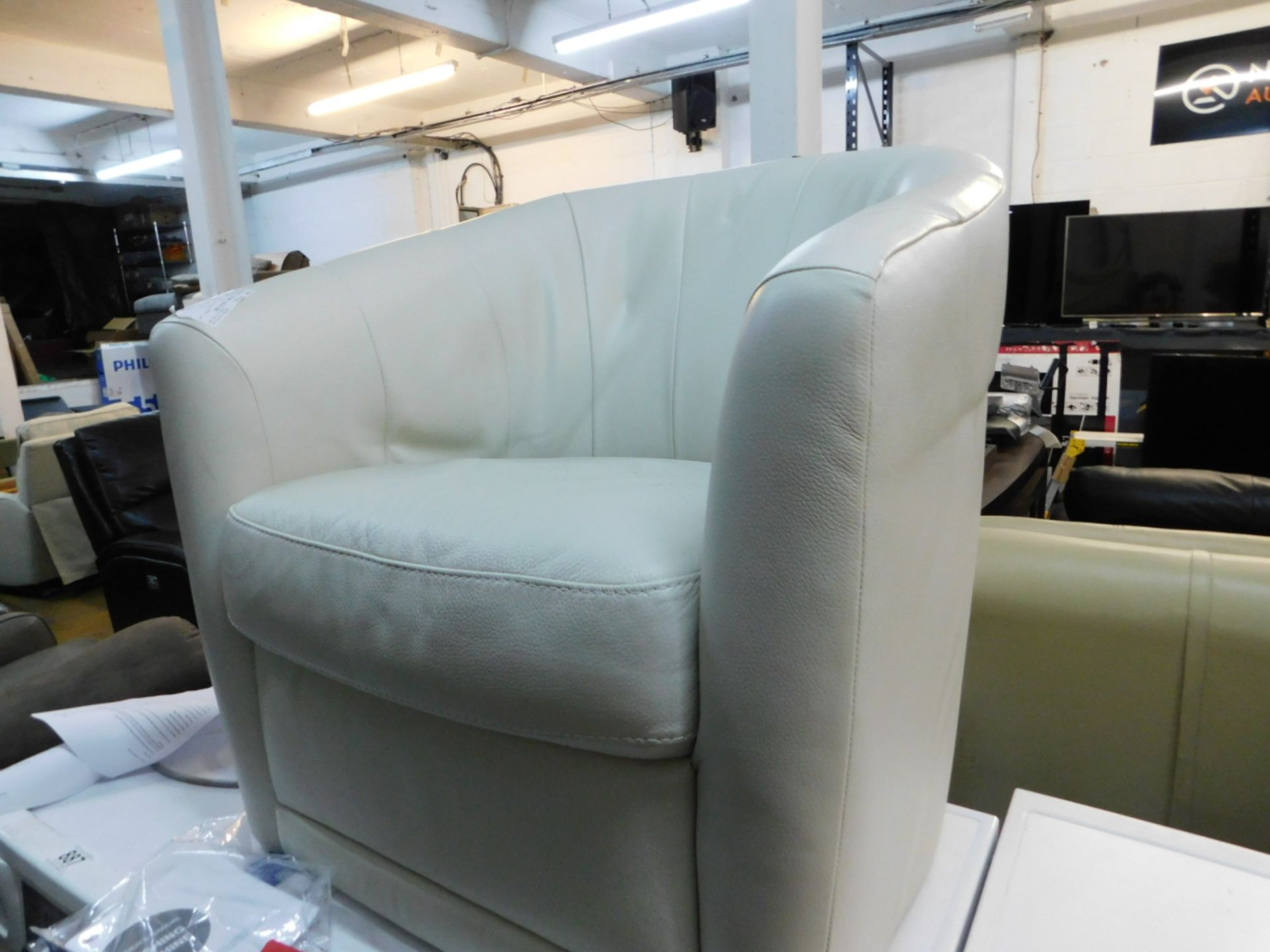 1 NATUZZI CREAM LEATHER SWIVEL ACCENT CHAIR RRP Â£349.99