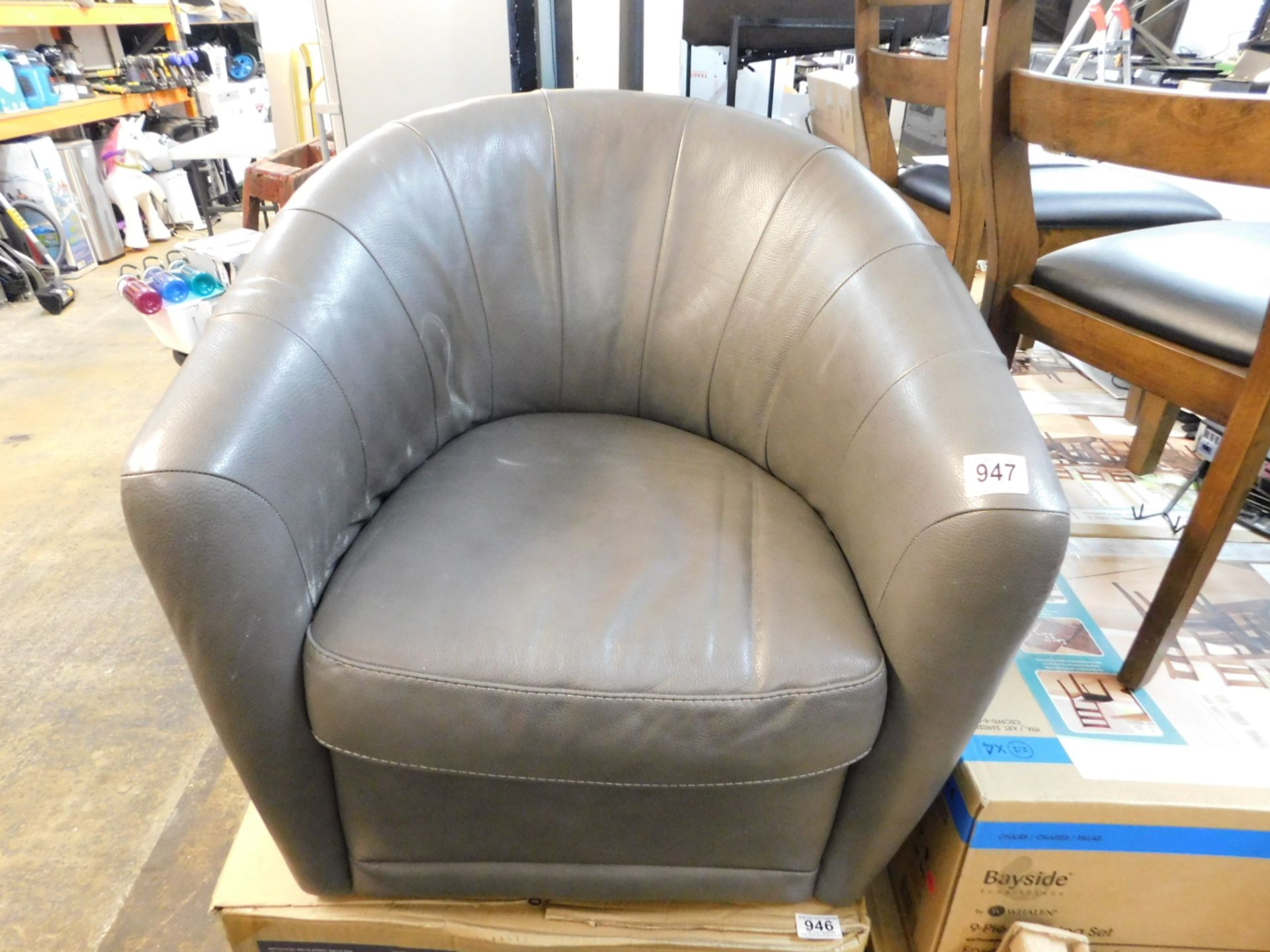 1 NATUZZI GREY LEATHER SWIVEL ACCENT CHAIR RRP Â£349.99